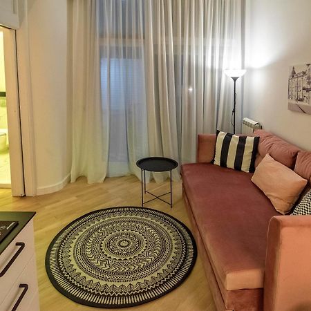 Momo 123 Apartments Belgrado Esterno foto